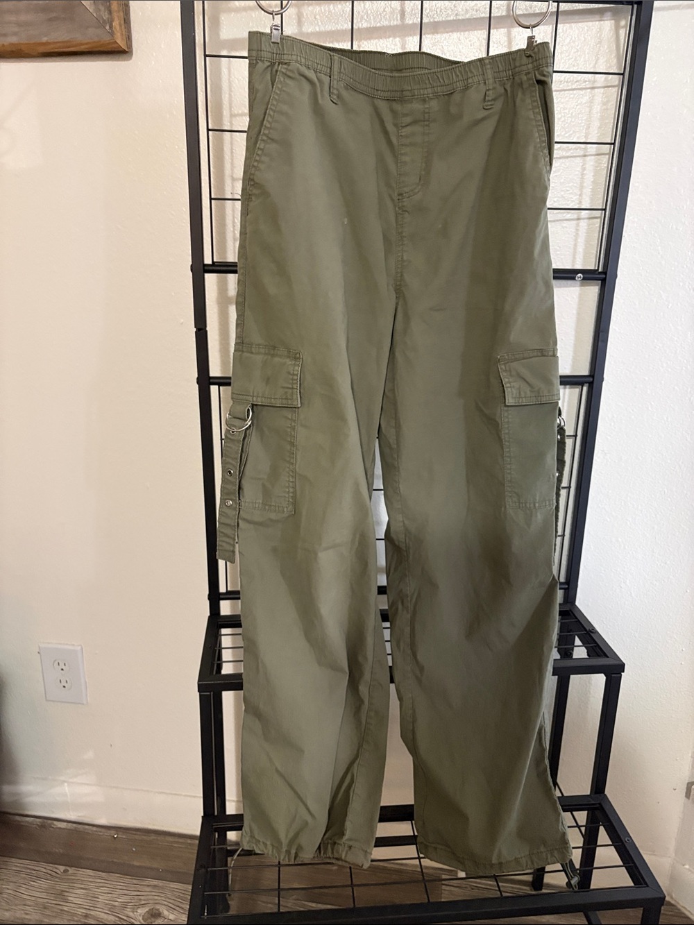 Men's Olive Green Cargo Pants with Utility Pockets